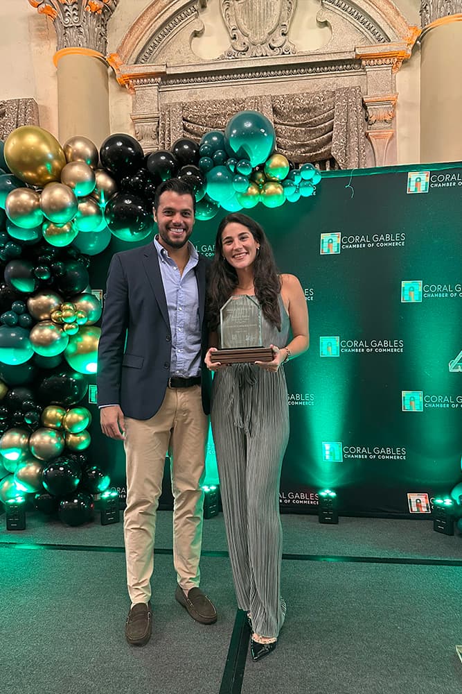 La Cofundadora de GROU Coffee Reconocida en los George E. Merrick Awards por Construcción de Comunidad
