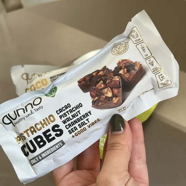 Qunno: Pistachio Chocolate Cubes